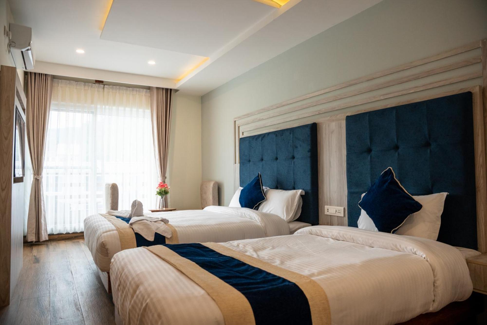 Hotel Adam Pokhara Bagian luar foto