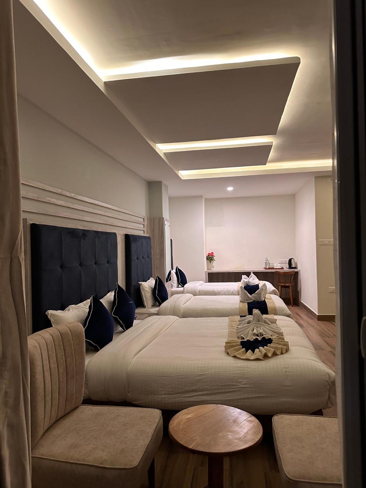 Hotel Adam Pokhara Bagian luar foto