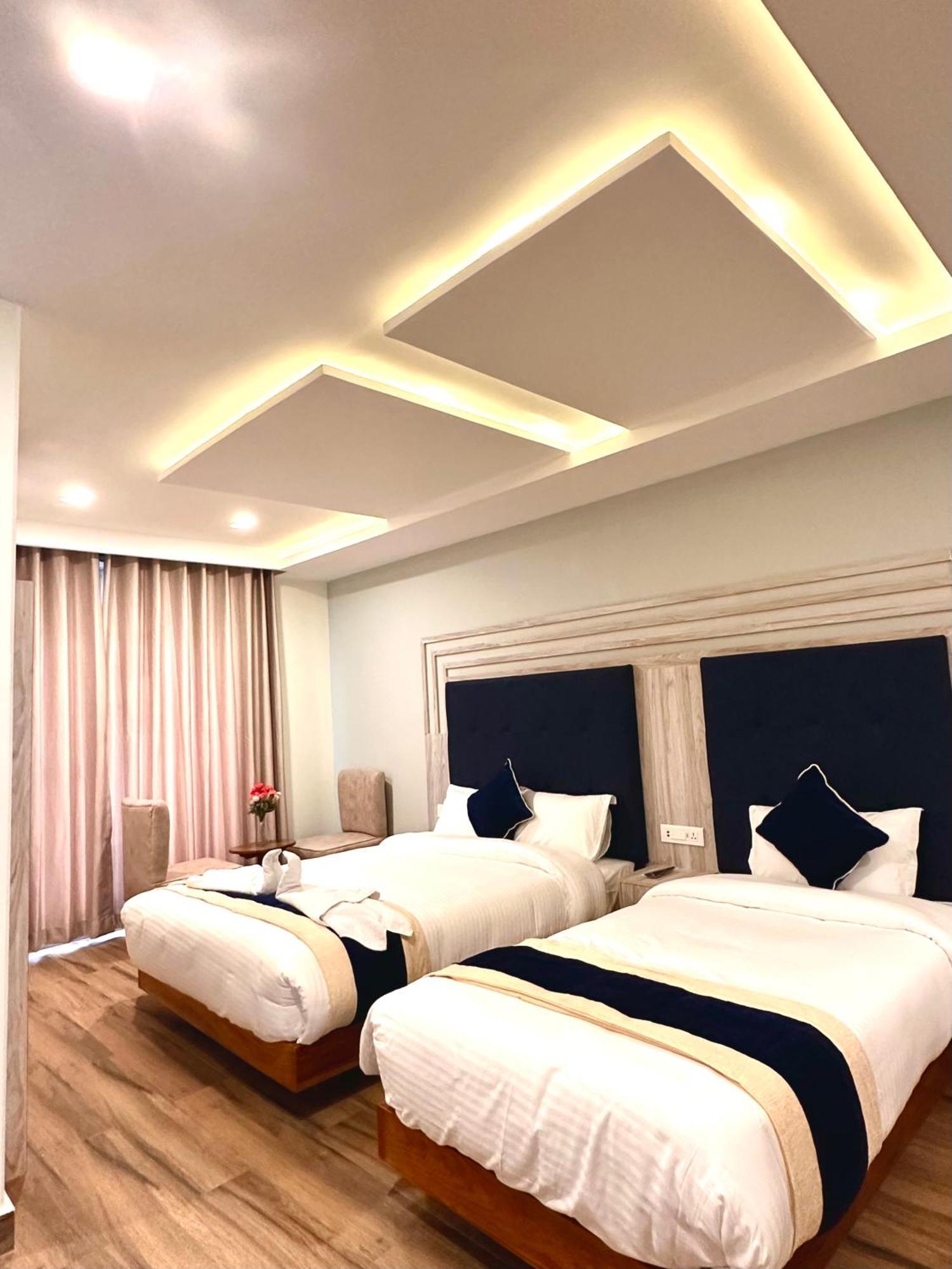 Hotel Adam Pokhara Bagian luar foto