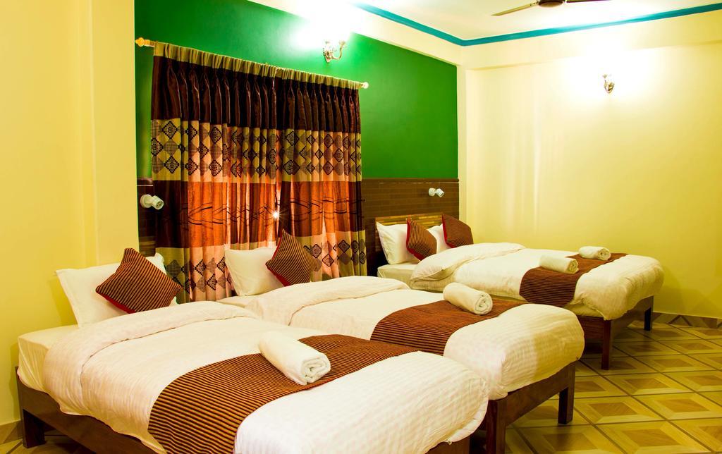 Hotel Adam Pokhara Ruang foto