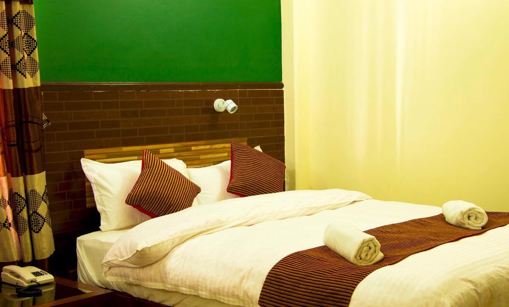 Hotel Adam Pokhara Ruang foto