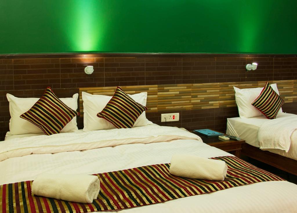 Hotel Adam Pokhara Bagian luar foto