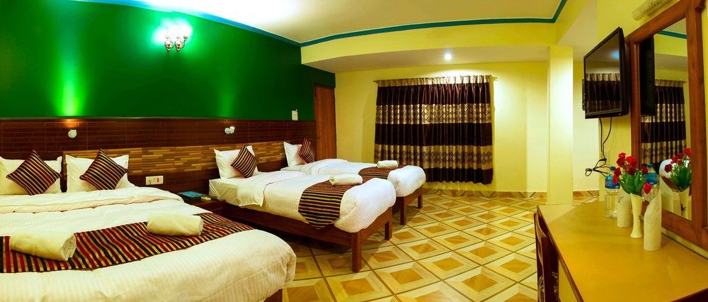 Hotel Adam Pokhara Bagian luar foto