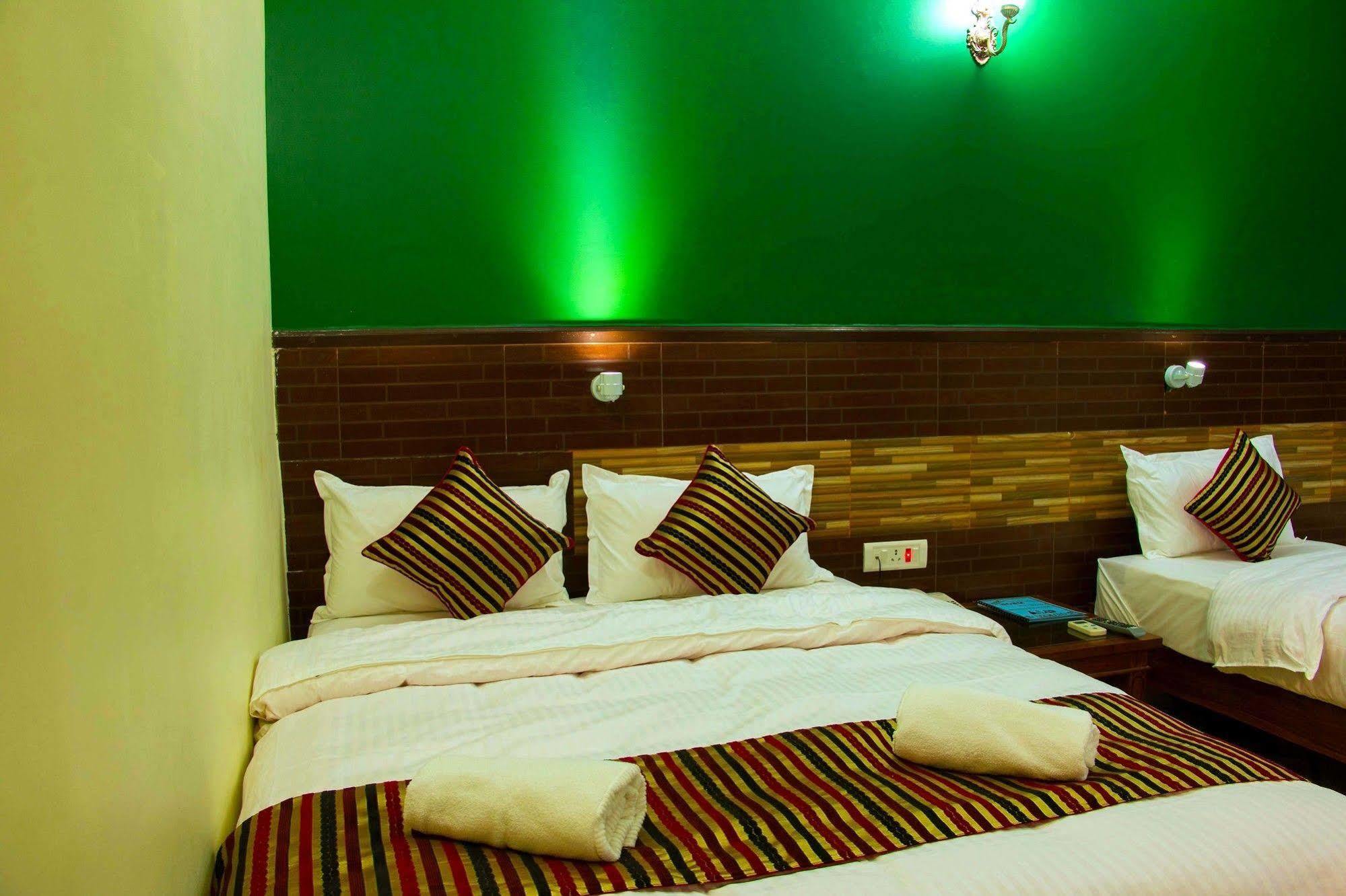 Hotel Adam Pokhara Bagian luar foto