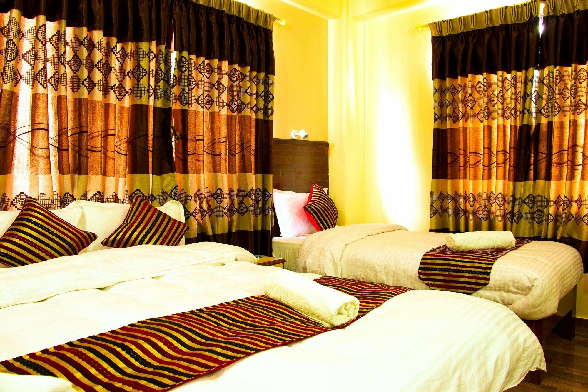Hotel Adam Pokhara Bagian luar foto